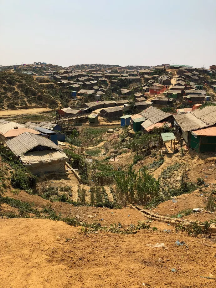 A photo showing something like a slum, probably a refugee settlement