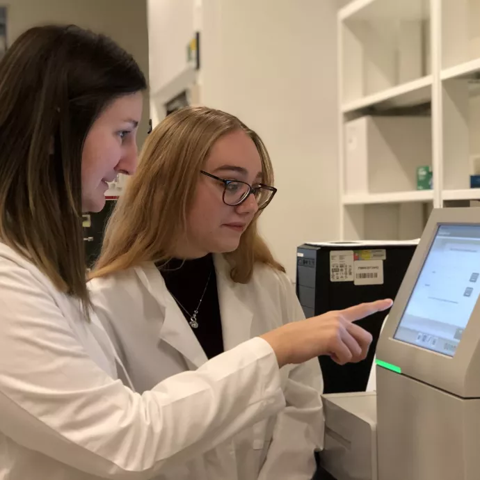 Photo of UTM forensic scientists Nicole Novroski and Rachel Shadoff