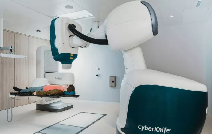 Cyberknife surgical robot