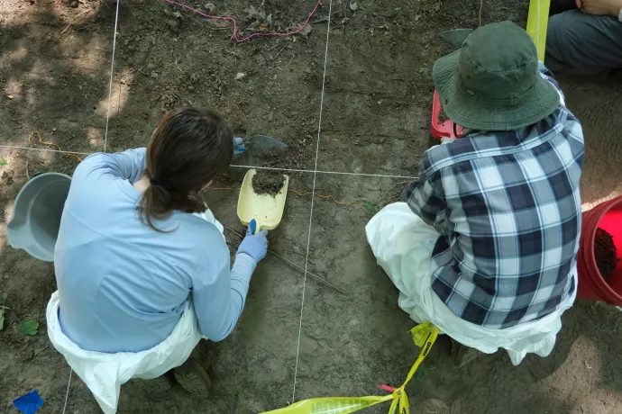 students at forensic field school